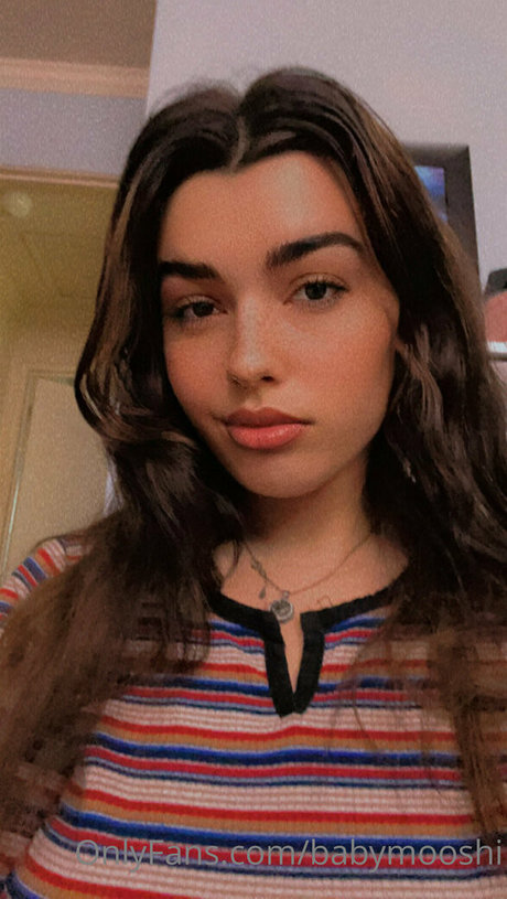 Nacktes geleaktes OnlyFans-Foto von Babymooshi