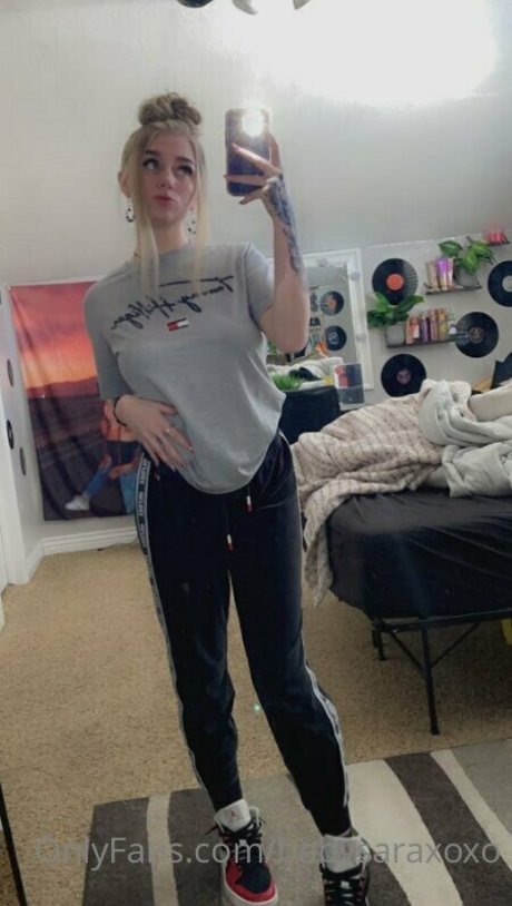 Nacktes geleaktes OnlyFans-Foto von Babysaraxoxo