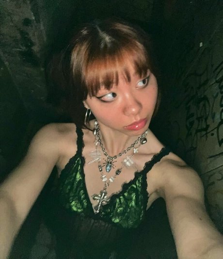Nacktes geleaktes OnlyFans-Foto von Olivia Sun