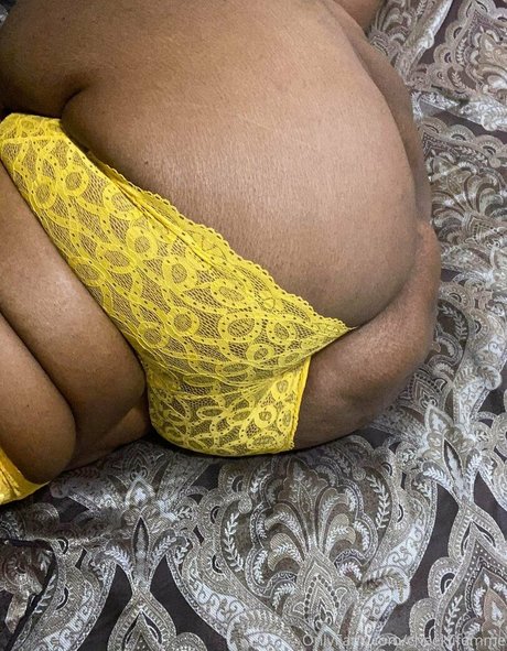 Nacktes geleaktes OnlyFans-Foto von Cheekiifemme