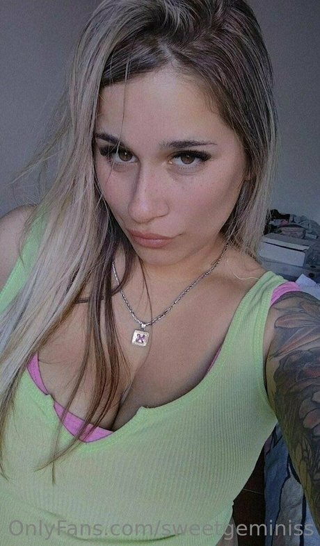 Nacktes geleaktes OnlyFans-Foto von Sweetgeminiss