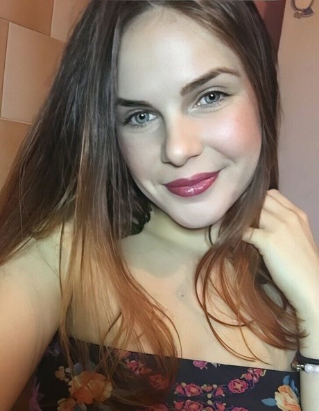Nacktes geleaktes OnlyFans-Foto von Bellaalice
