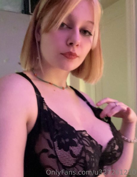 Nacktes geleaktes OnlyFans-Foto von Lilliefrance