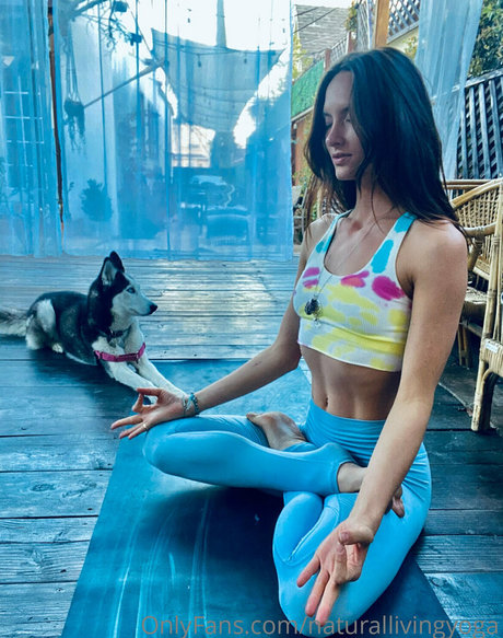 Nacktes geleaktes OnlyFans-Foto von Naturallivingyoga