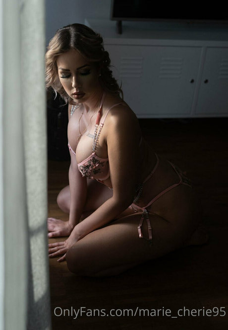 Nacktes geleaktes OnlyFans-Foto von Mariecherie95