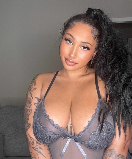 Nacktes geleaktes OnlyFans-Foto von Jeanette Prakash