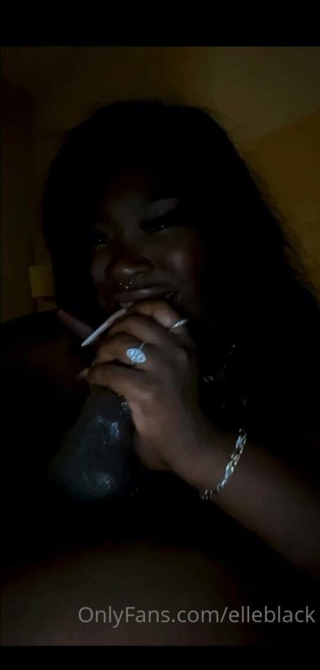 Nacktes geleaktes OnlyFans-Foto von Elleblack
