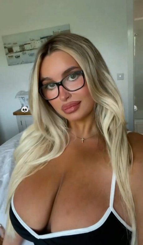 Nacktes geleaktes OnlyFans-Foto von Caitlin