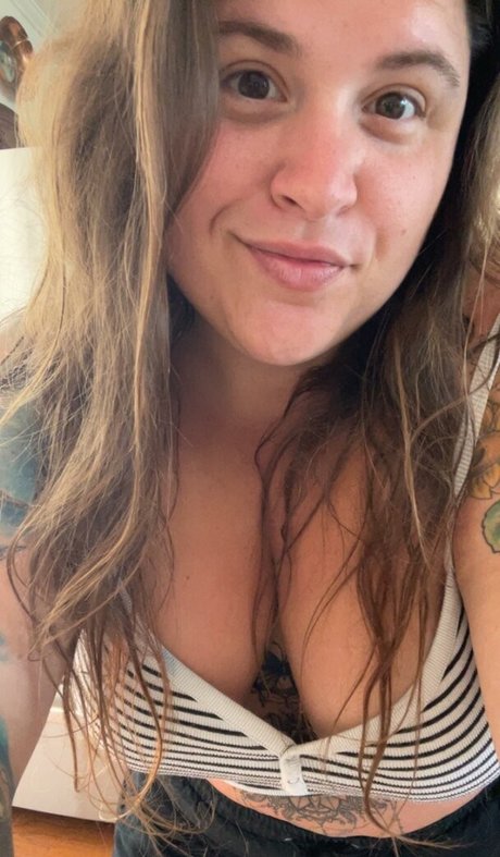 Nacktes geleaktes OnlyFans-Foto von Handfulheather