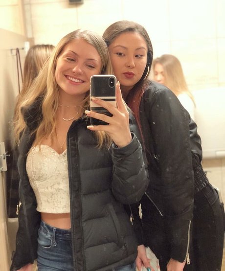 Nacktes geleaktes OnlyFans-Foto von Holly Cloar