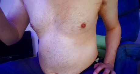 Nacktes geleaktes OnlyFans-Foto von Bellystuffingfan
