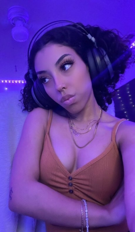 Nacktes geleaktes OnlyFans-Foto von Empress Mirai