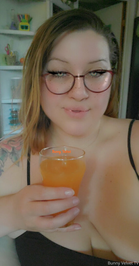 Nacktes geleaktes OnlyFans-Foto von Bunnyvelvettvfree