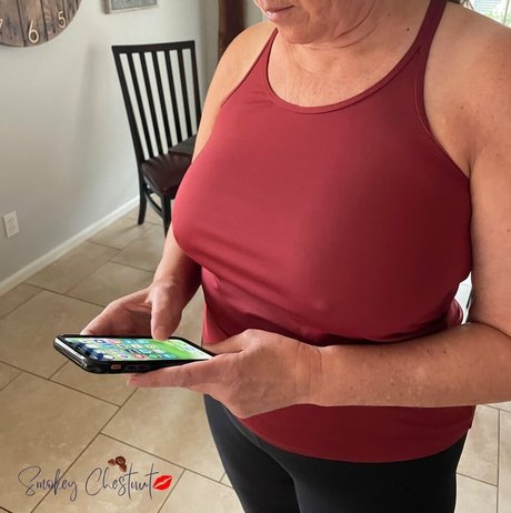 Nacktes geleaktes OnlyFans-Foto von Smokey Chestnut