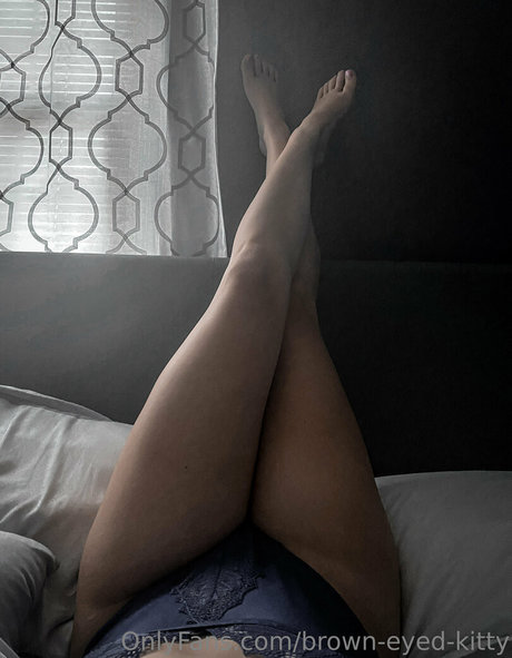 Nacktes geleaktes OnlyFans-Foto von Browneyedkitty