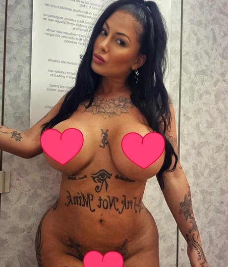 Nacktes geleaktes OnlyFans-Foto von Bellydah