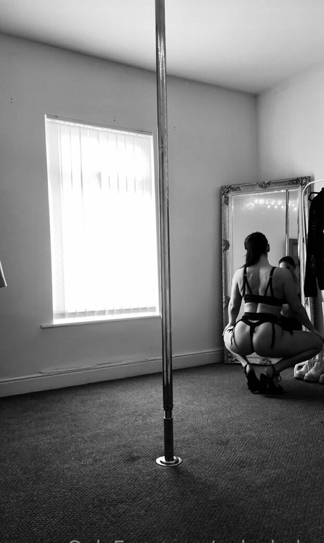 Nacktes geleaktes OnlyFans-Foto von Polexbaby