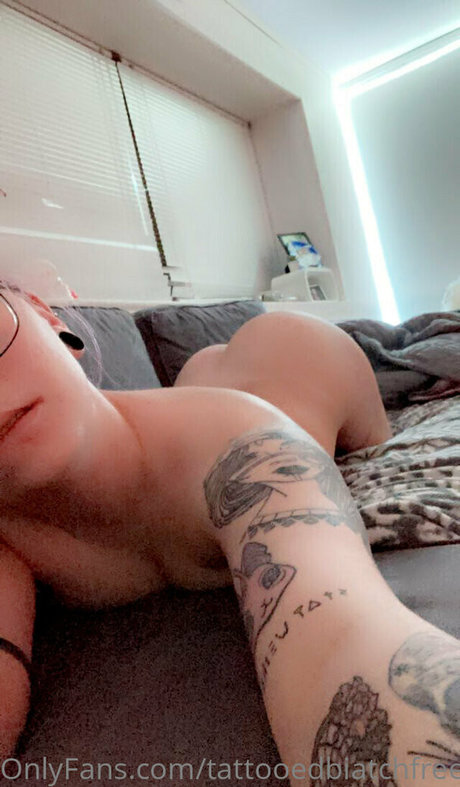 Nacktes geleaktes OnlyFans-Foto von Tattooedbiatchfree