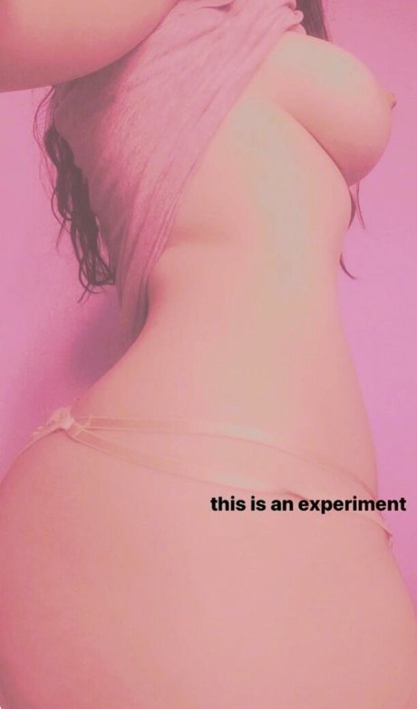 Nacktes geleaktes OnlyFans-Foto von Robyn