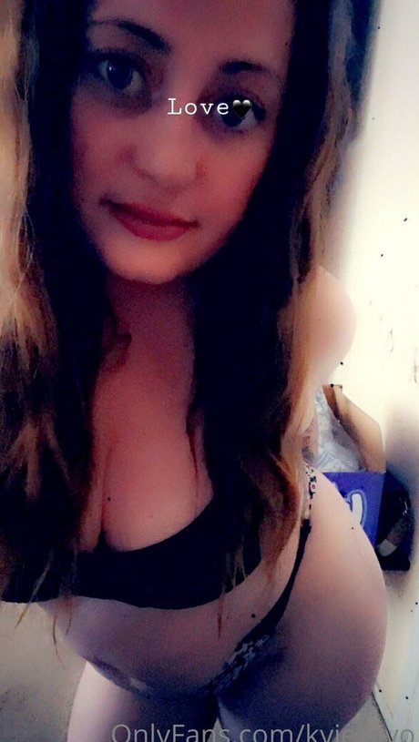 Nacktes geleaktes OnlyFans-Foto von Kyjellyyo