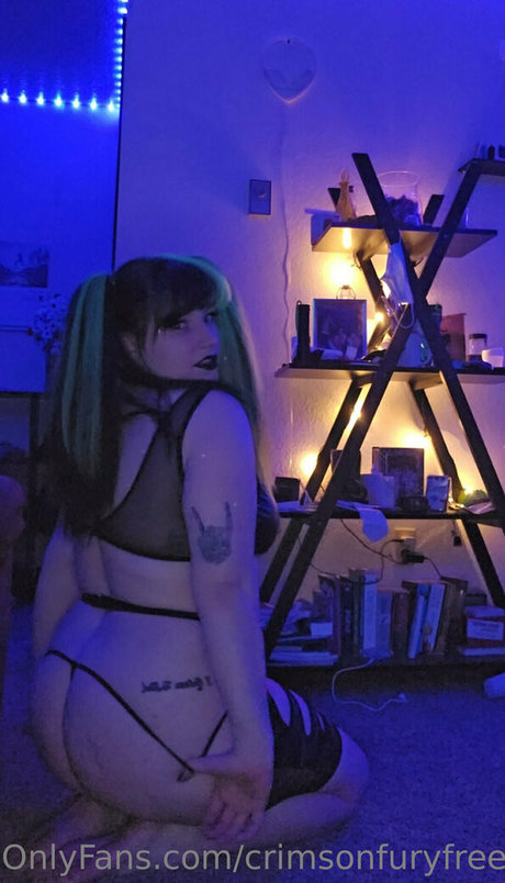 Nacktes geleaktes OnlyFans-Foto von Crimsonfuryfree