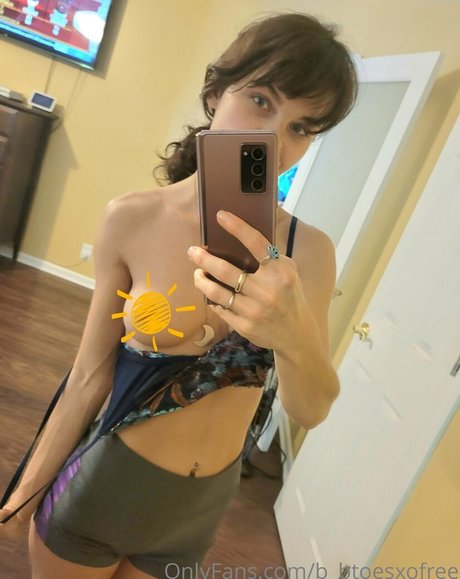 Nacktes geleaktes OnlyFans-Foto von Bbtoesxofree