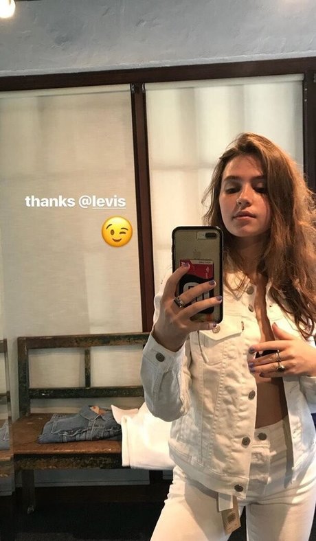 Nacktes geleaktes OnlyFans-Foto von Clairo