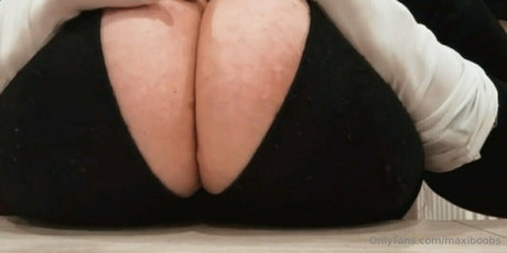 Maxiboobs