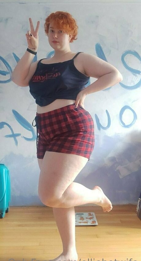 Elliehotwife
