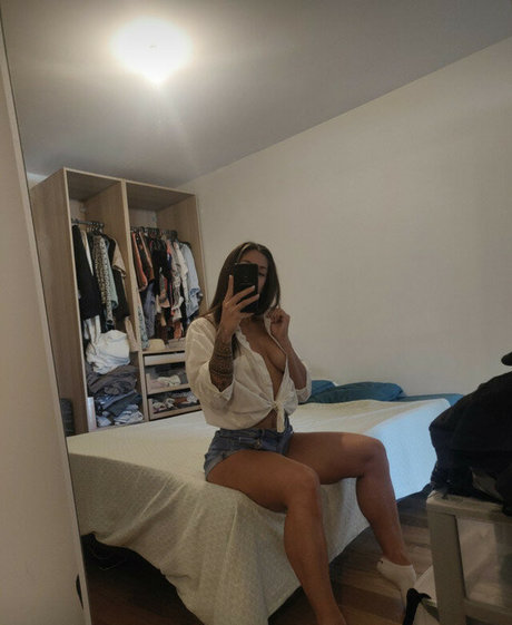 Nacktes geleaktes OnlyFans-Foto von Auxane Micheneau