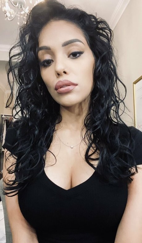 Nacktes geleaktes OnlyFans-Foto von Ninamorelo