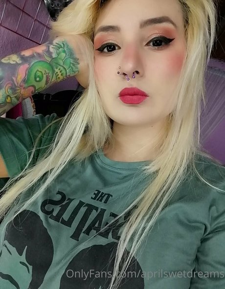 Nacktes geleaktes OnlyFans-Foto von Aprilswetdreams