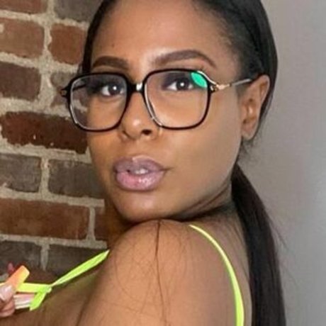 Nacktes geleaktes OnlyFans-Foto von Fat Booty Bae