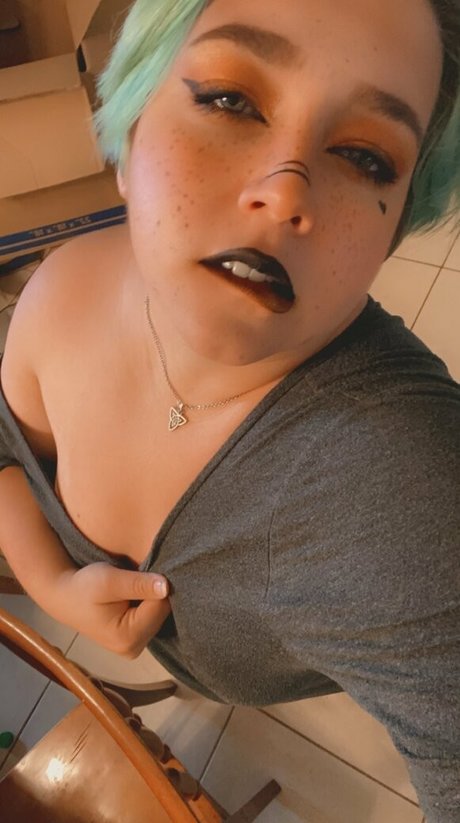 Unsupervisedhousewife