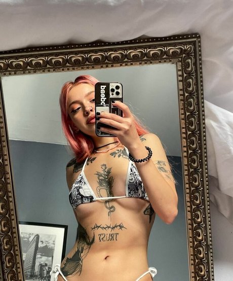 Nacktes geleaktes OnlyFans-Foto von Drgsnddrnk