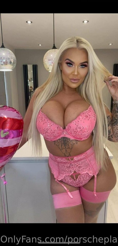 Nacktes geleaktes OnlyFans-Foto von Porscheplatinum