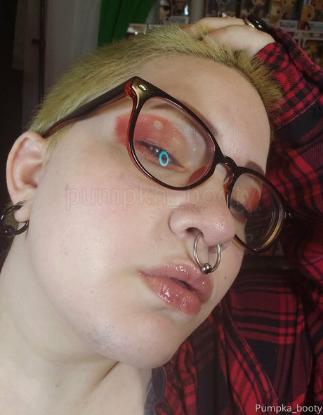 Nacktes geleaktes OnlyFans-Foto von Pumpkabooty