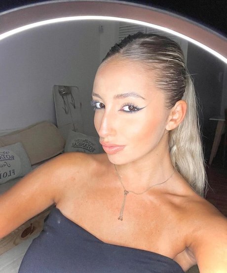 Nacktes geleaktes OnlyFans-Foto von Bustyana