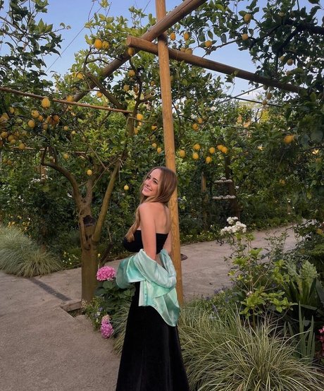 Nacktes geleaktes OnlyFans-Foto von Charlotte Bregman