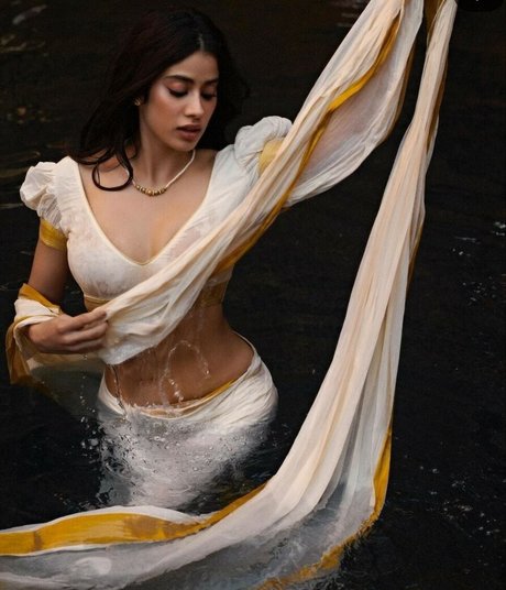 Nacktes geleaktes OnlyFans-Foto von Janhvi Kapoor