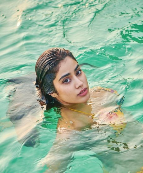 Nacktes geleaktes OnlyFans-Foto von Janhvi Kapoor