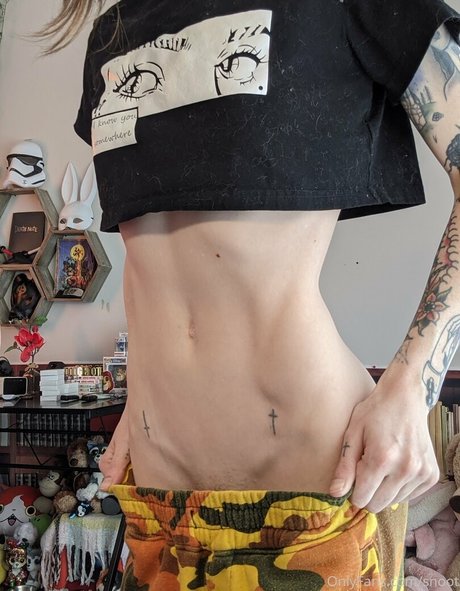 Nacktes geleaktes OnlyFans-Foto von Snoot