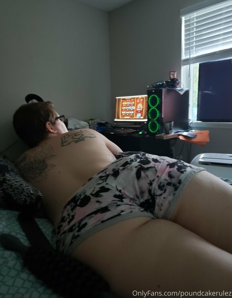 Nacktes geleaktes OnlyFans-Foto von Poundcakerulez