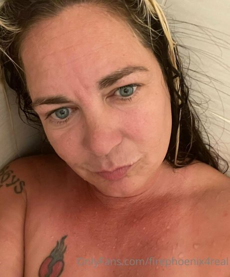 Nacktes geleaktes OnlyFans-Foto von Firephoenix4real