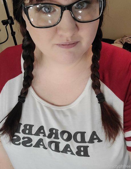 Nacktes geleaktes OnlyFans-Foto von Thictyphbbw