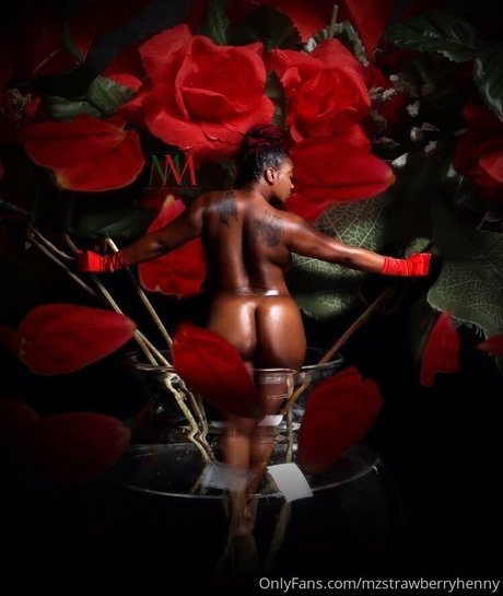 Nacktes geleaktes OnlyFans-Foto von Mzstrawberryhenny