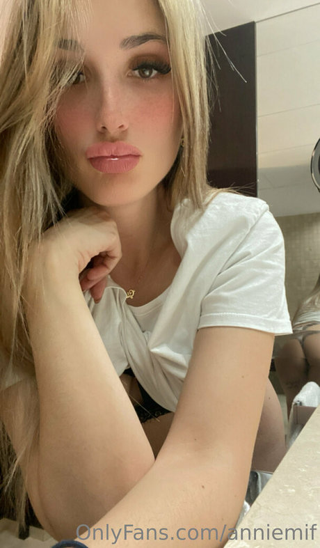 Nacktes geleaktes OnlyFans-Foto von Anniemif