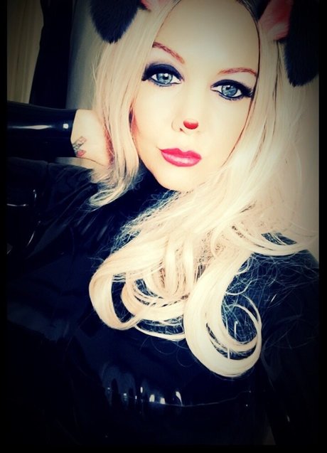 Nacktes geleaktes OnlyFans-Foto von Latexkittyxxx