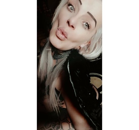 Nacktes geleaktes OnlyFans-Foto von Demigodjansevanrensburg