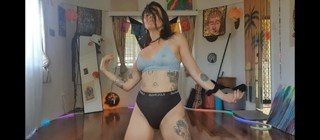 Nacktes geleaktes OnlyFans-Foto von Annaliciaarts